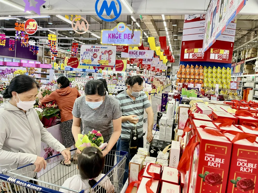 Khách mua hoa, quà tặng dịp 20-10 tăng mạnh ảnh 2