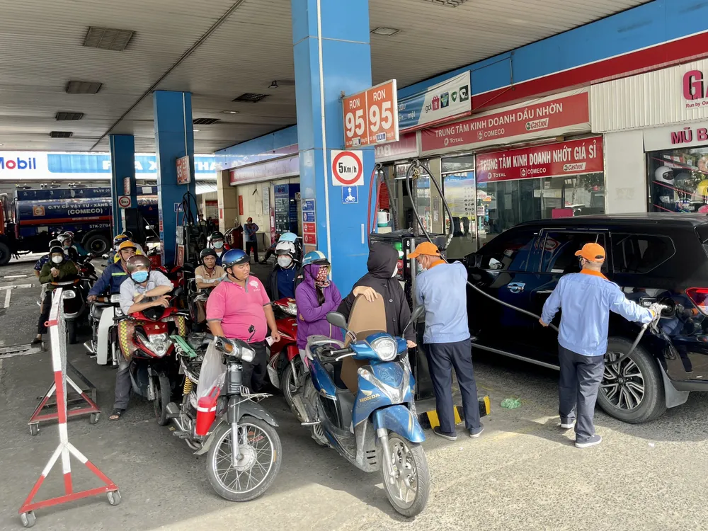 Nhiều giải pháp đảm bảo cung ứng xăng dầu trên địa bàn TPHCM  ảnh 1