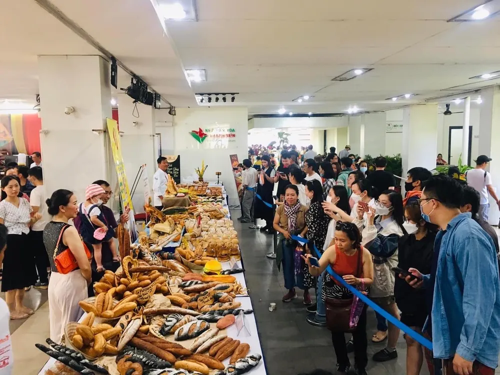 Hàng trăm loại bánh mì khác nhau được giới thiệu đến khách tham quan