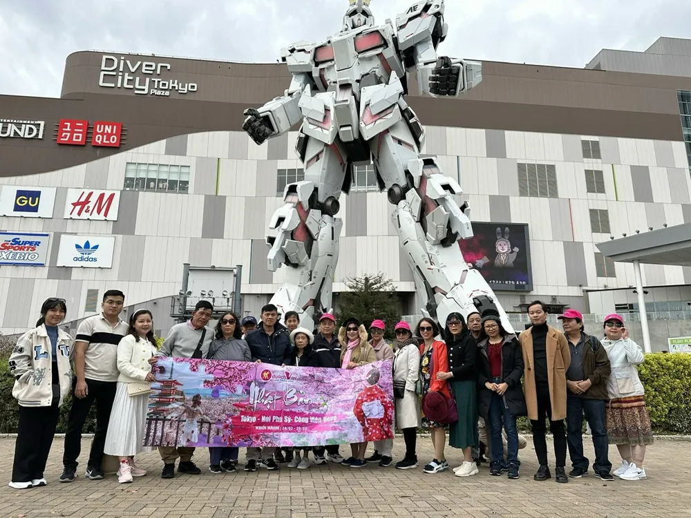 Khách trải nghiệm du lịch Nhật Bản do Du lịch Việt tổ chức Khách trải nghiệm du lịch Nhật Bản do Du lịch Việt tổ chức