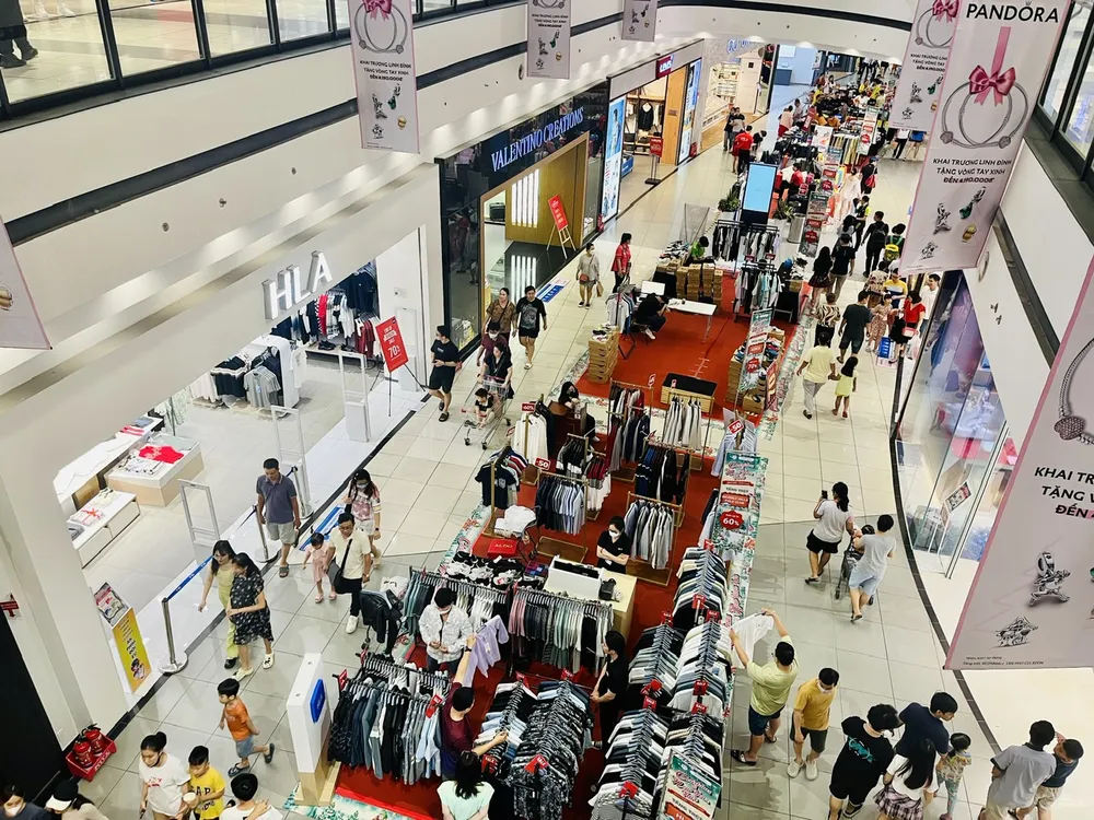nguoi-dan-mua-sam-tai-aeon-mall-trong-ngay-cuoi-cung-cua-nam-2023-1436.jpg