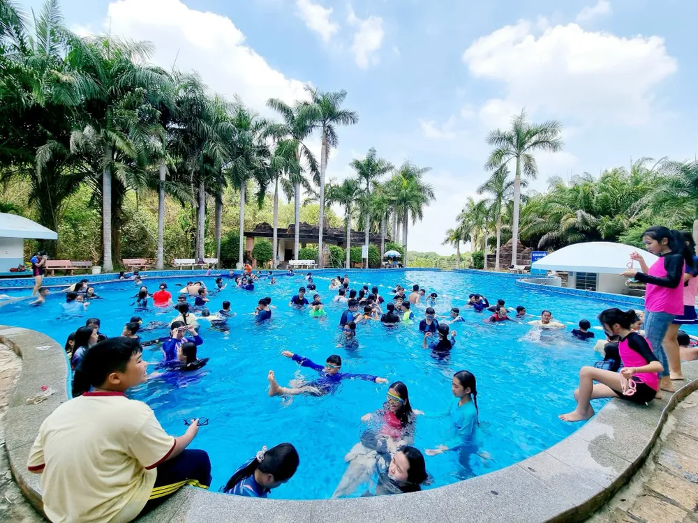 Địa đạo.. bơi.jpg