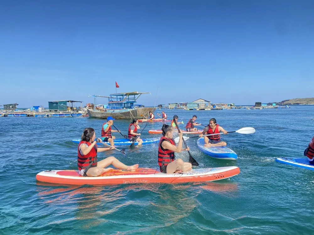 Khách chèo SUP tại Phú Qúy.jpg