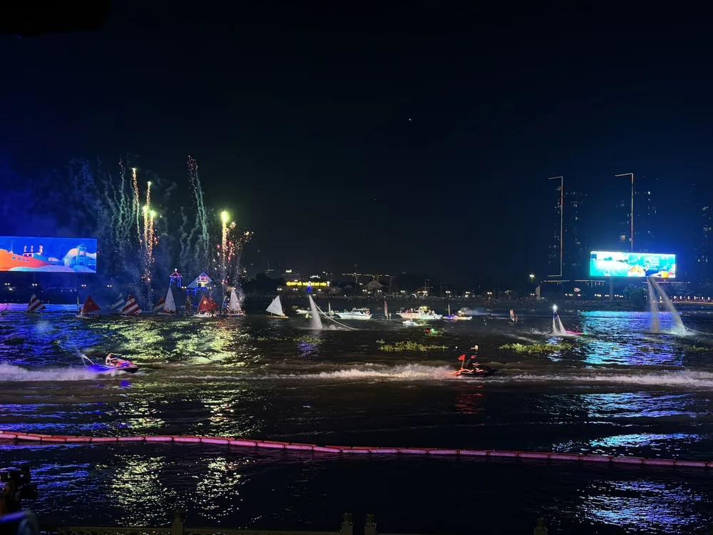 Màn bắn pháo hoa.jpg