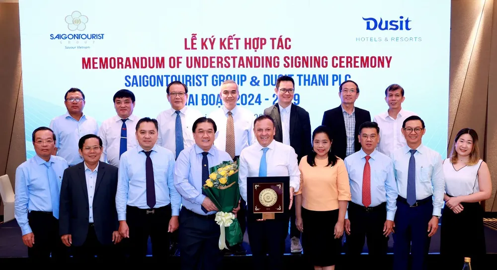 Đại diện các bên tại lễ ký kết hợp tác.jpg