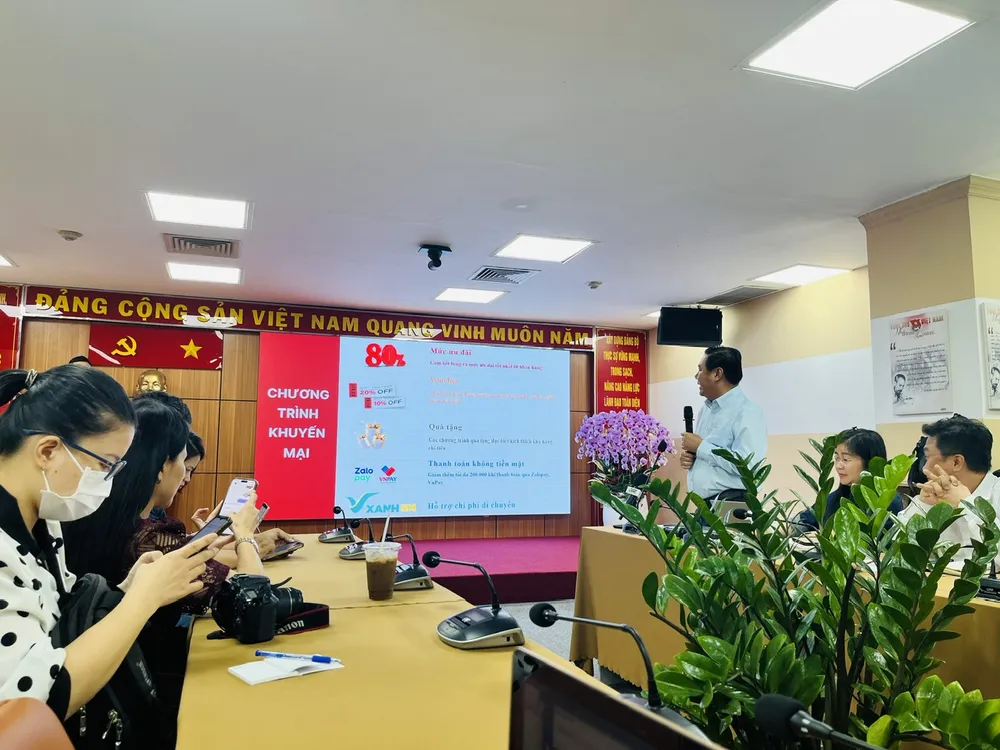 Khuyến mãi hàng hiệu.jpg