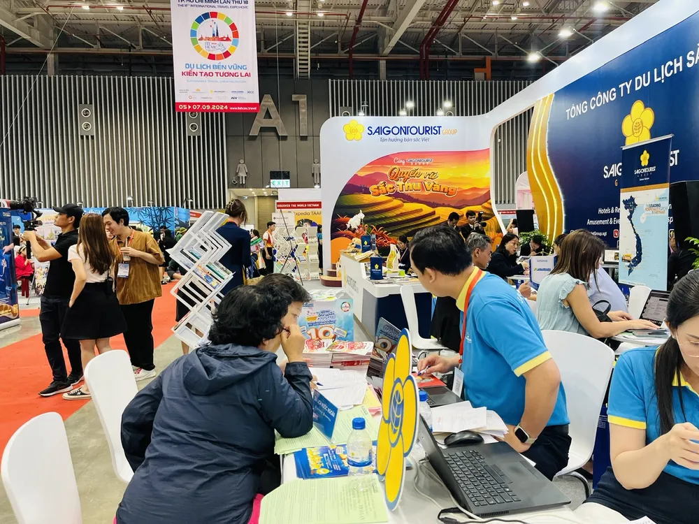 Gian hàng Saigontourist.jpg