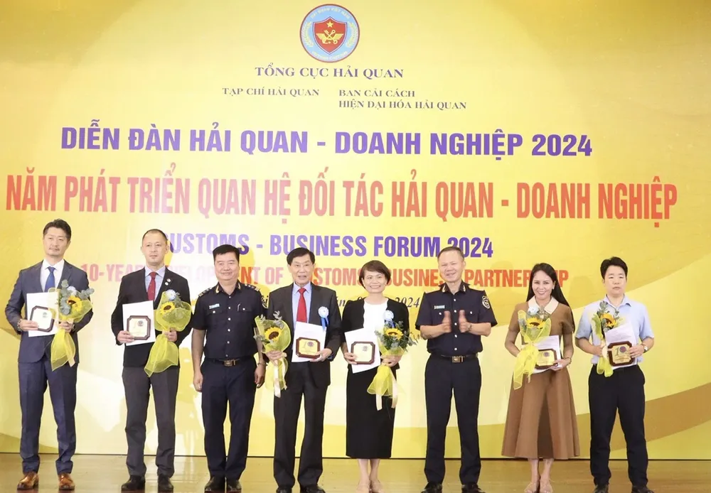 Tặng thưởng.jpg