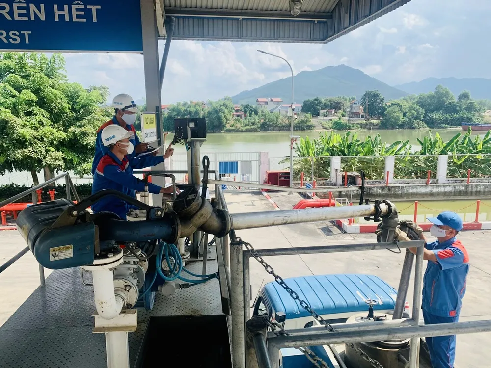 Xăng dầu PVOIL.jpg