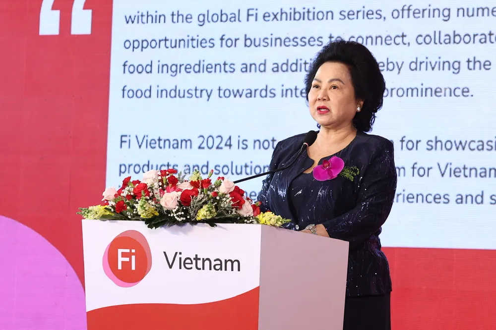 Mrs. Ly Kim Chi, Chairwoman of the Food and Foodstuff Association of HCMC, speaks at the event.