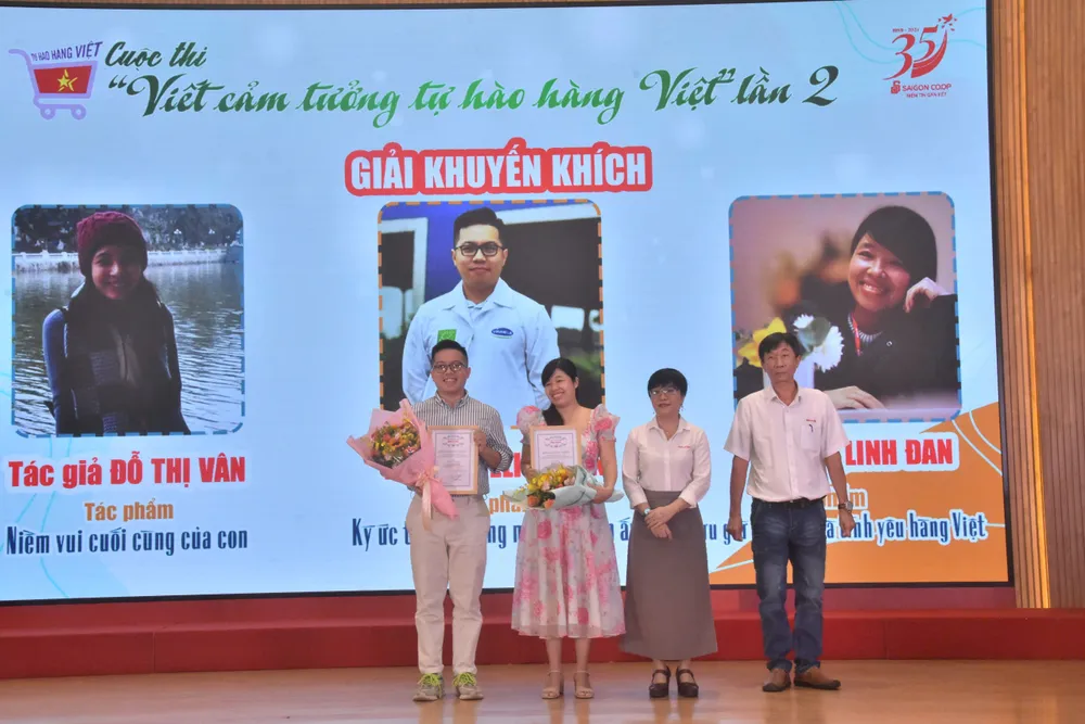 Ban tổ chức chúc mừng....jpg