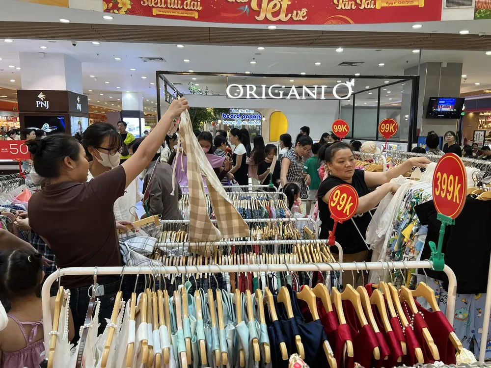 NTD mua đồ ngày 1.1.2025 tại Vạn Hạnh Mall.jpg
