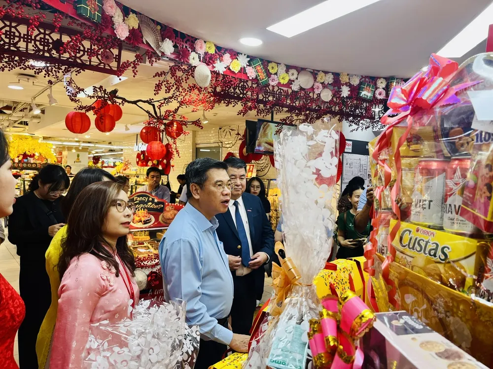 Mr Dũng Tops Market.jpg