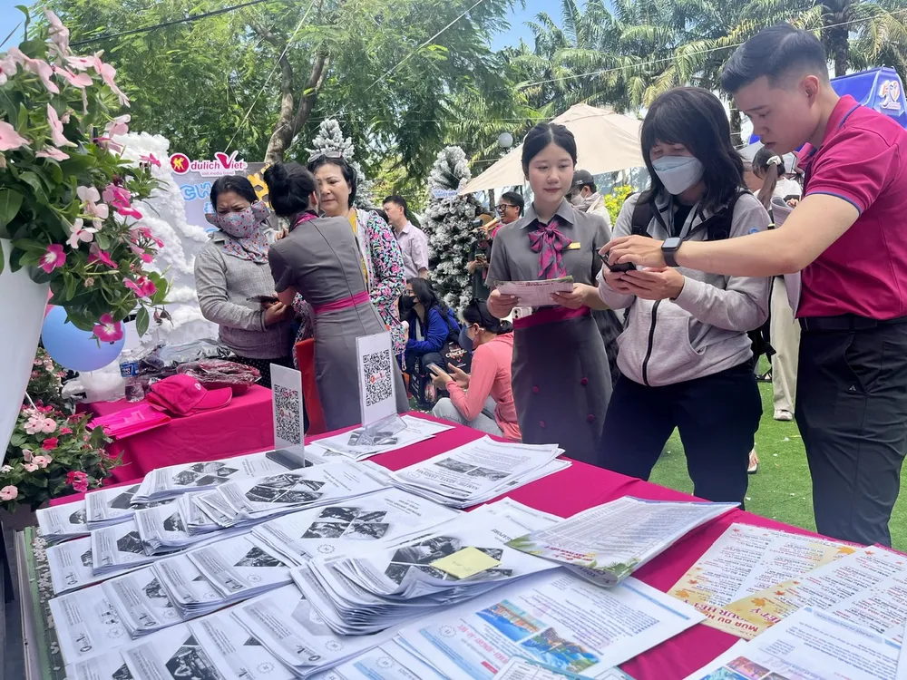 Gian hàng Du lịch Việt.jpg