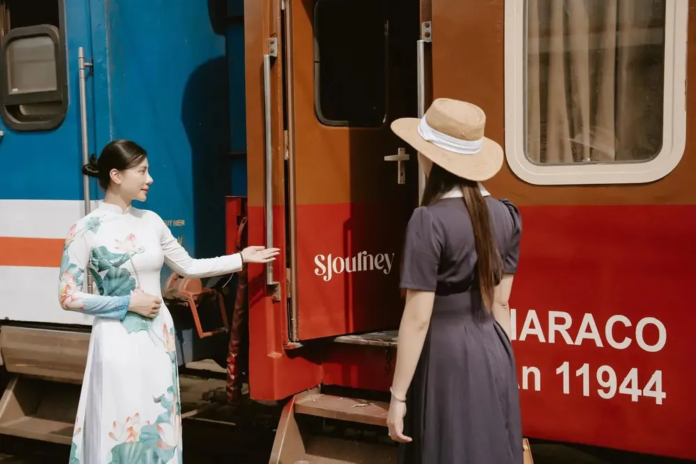 Tour du lịch 5 sao bằng tàu hỏa.jpg