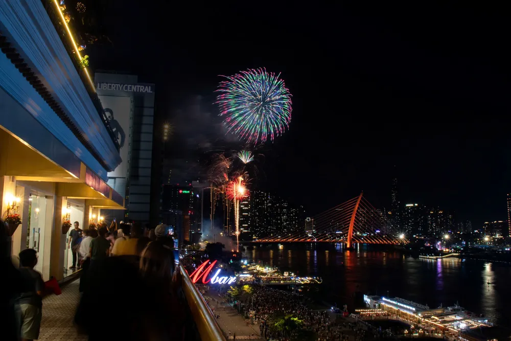 Xem ban phao hoa từ Majestic.jpg