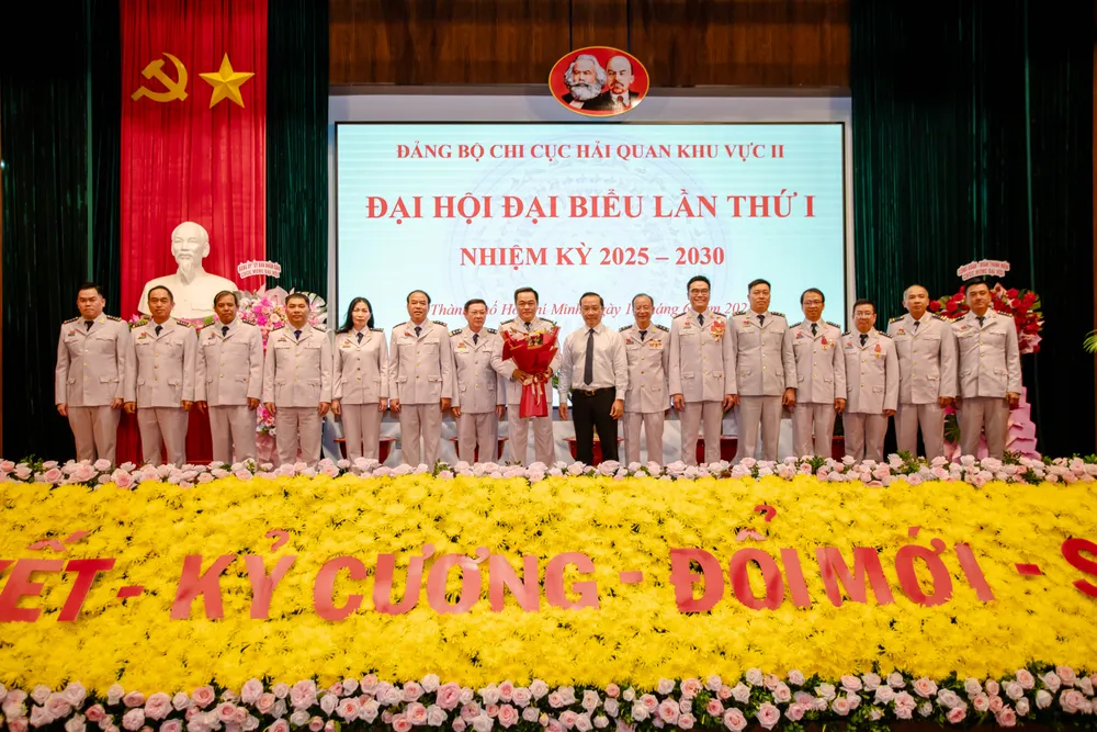 Các đại biểu tham dự đại hội, ngày 18-6