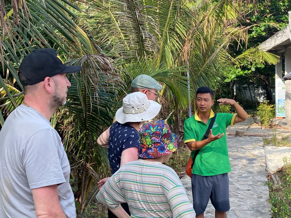 Khách quốc tế tham quan Côn Đảo.jpg