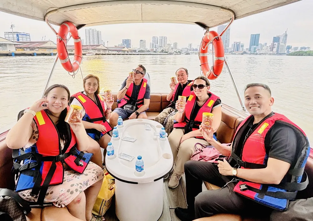 Đoàn báo chí, người mua quốc tế tham quan TPHCM do Lữ hành Saigontourist thực hiện