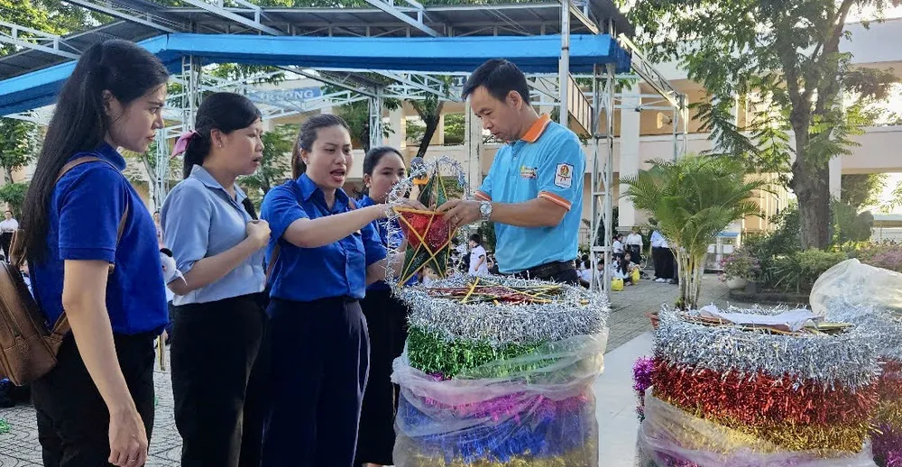 BTC chuẩn bị quà tặng.jpg