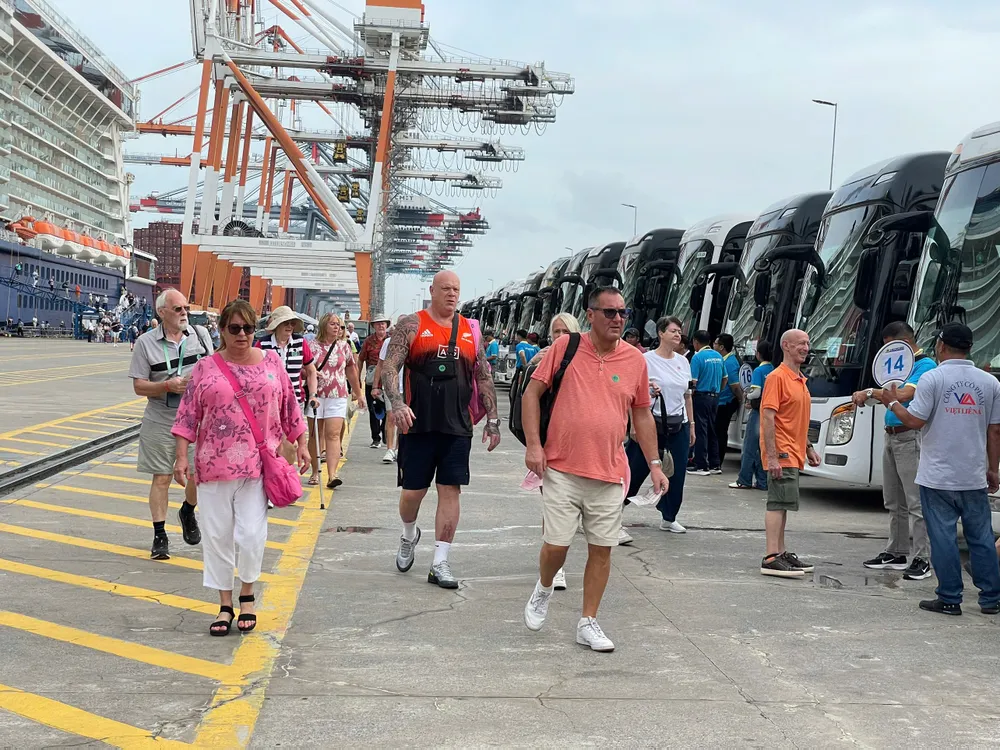 Khách quốc tế cập cảng Phú Mỹ sáng 10.11.jpg