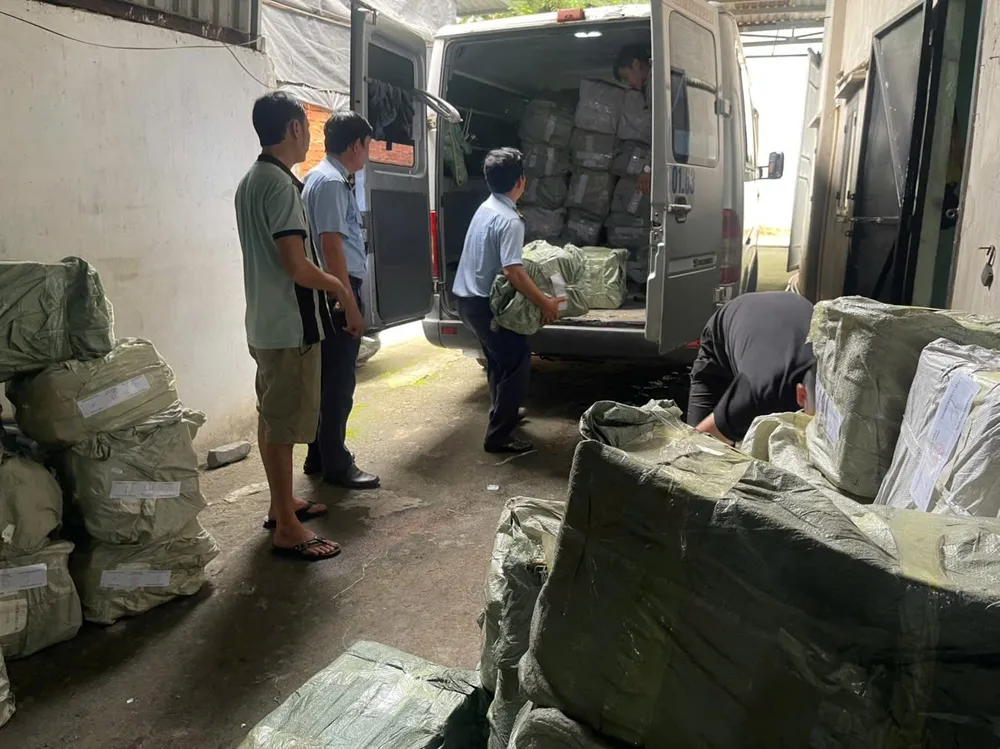 QLTT tạm giữ lô hàng.jpg