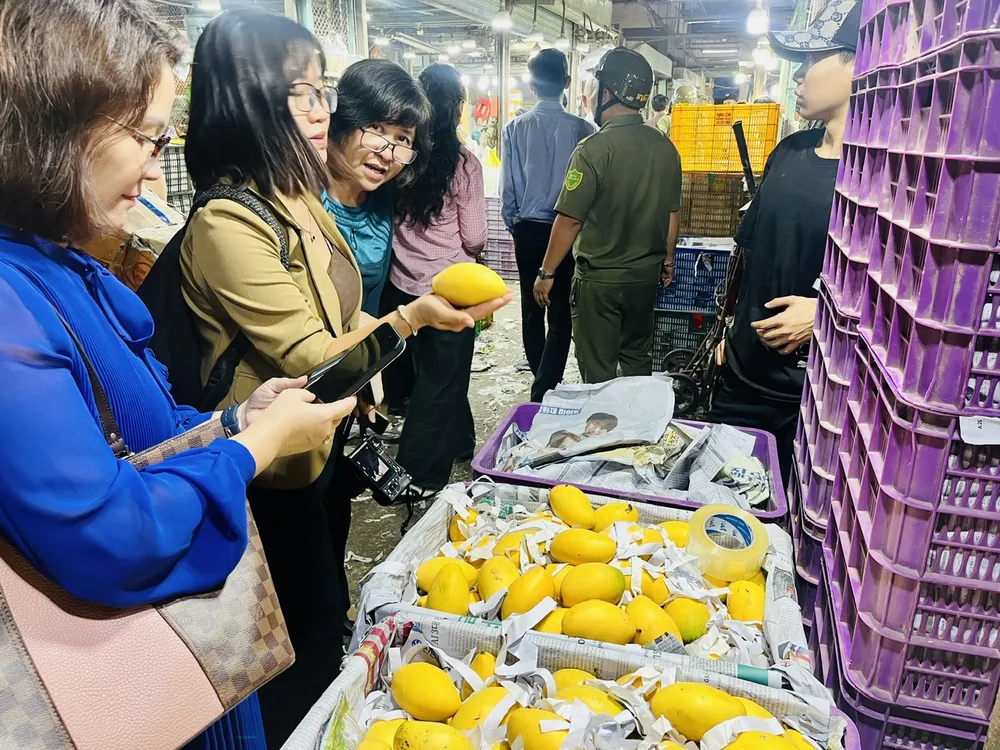 Trái cây tươi tại chợ Thủ Đức.jpg