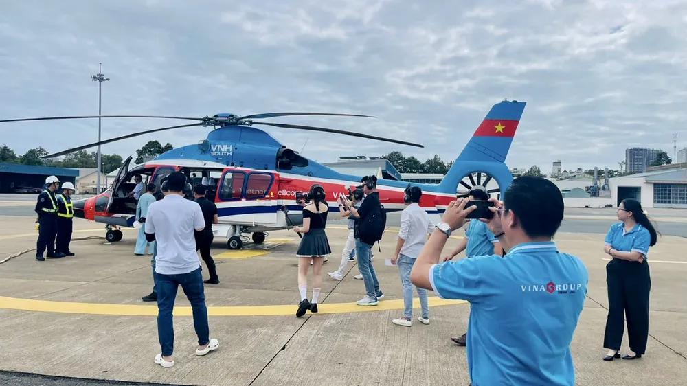 Đoàn khách Singapore.jpg