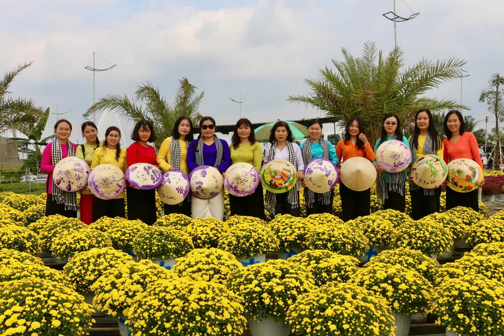 Saigontourist. du xuân.jpg