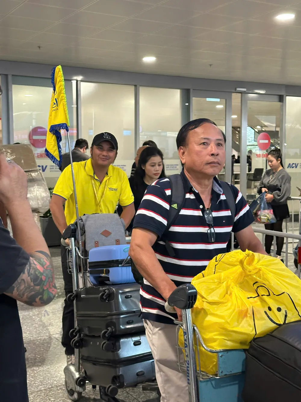 Khách về đến sân bay.jpg