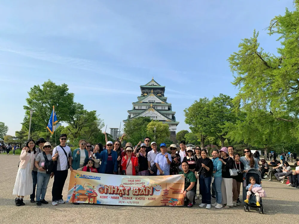 Khách tham quan Nhật Bản.jpg