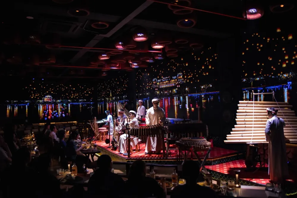 Khách xem Chao Show.jpg