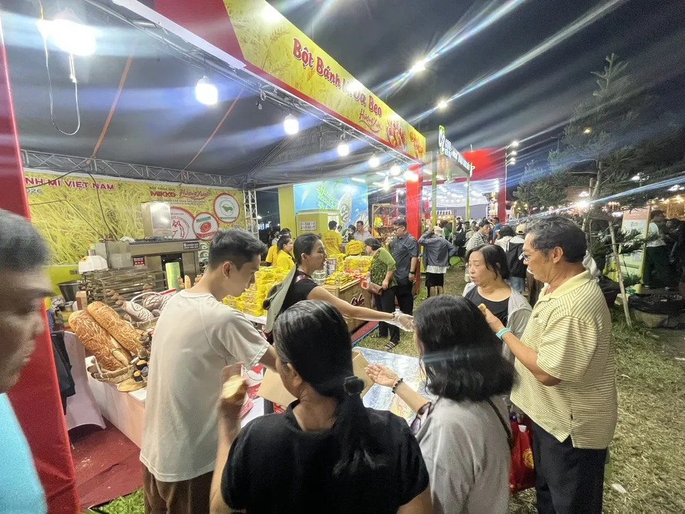 Khach thuong thức.jpg