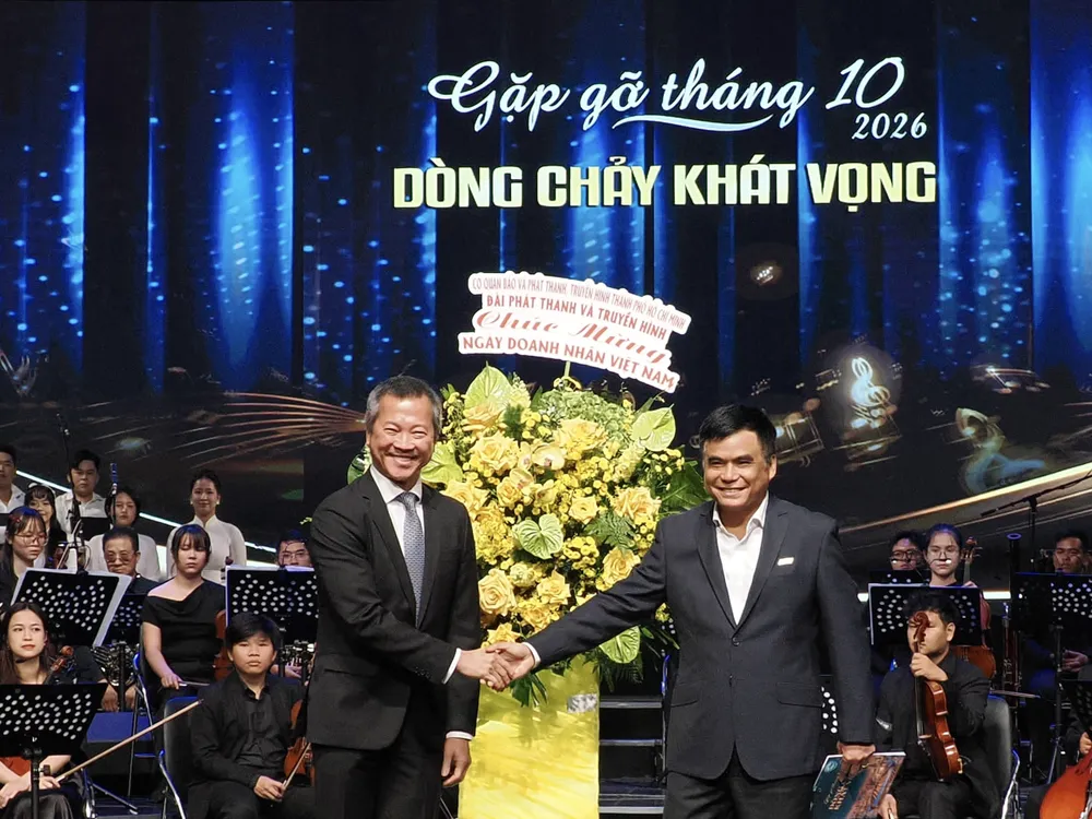Tặng hoa 9.10.jpg