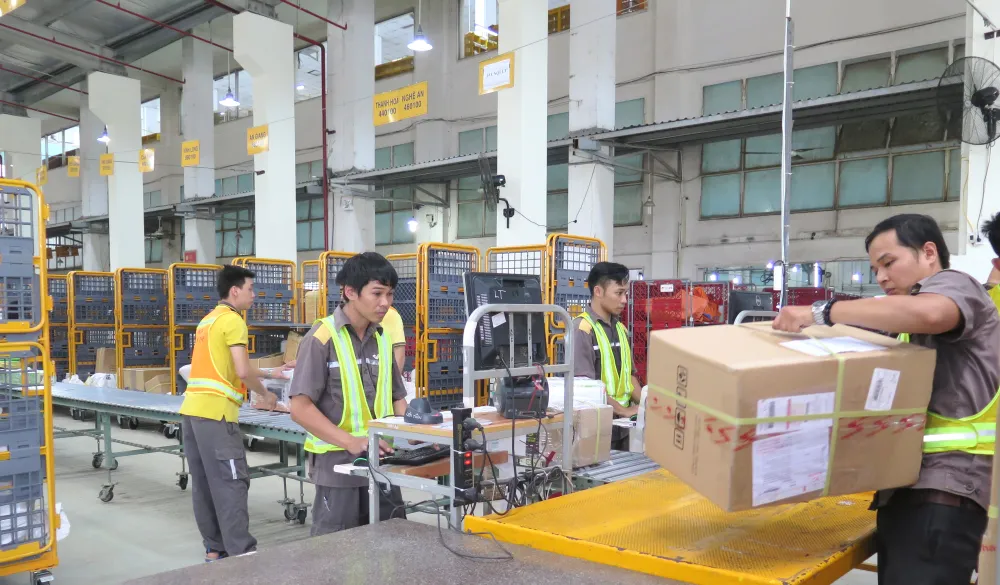 Vận chuyển bưu phẩm Bắc – Nam bằng xe lồng lưới theo công nghệ Nhật Bản ảnh 1