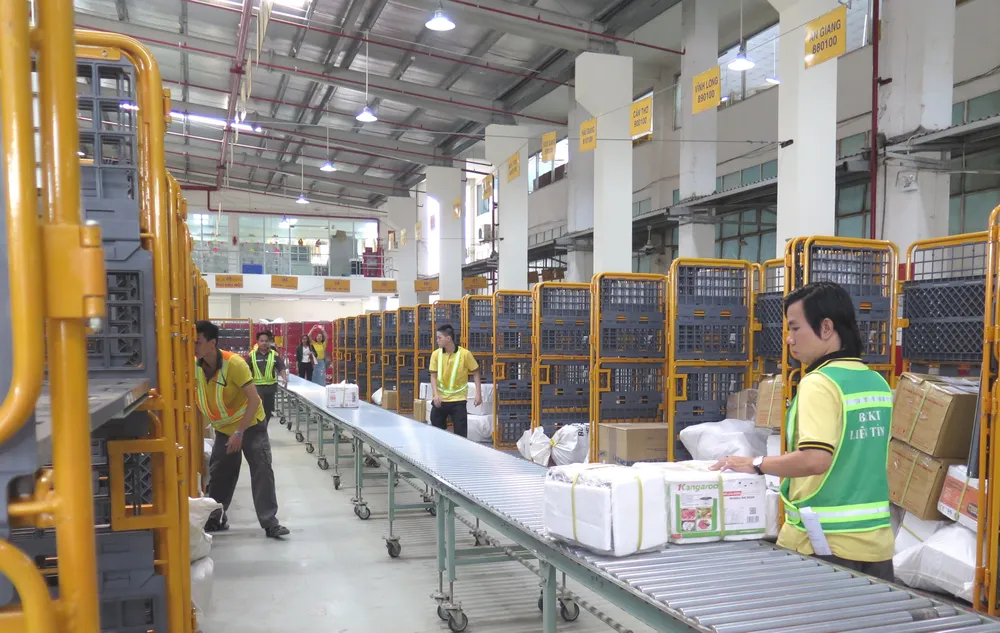 Vận chuyển bưu phẩm Bắc – Nam bằng xe lồng lưới theo công nghệ Nhật Bản ảnh 2