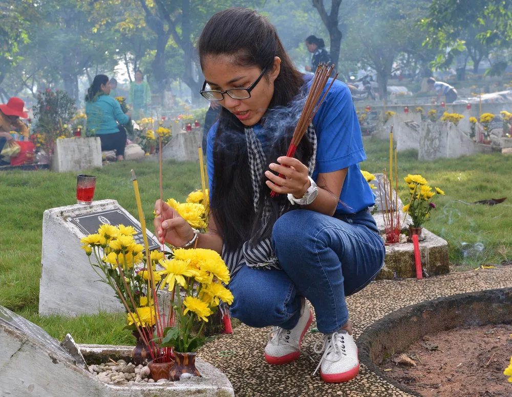 Lãnh đạo TPHCM viếng và dâng hương tưởng niệm các Anh hùng liệt sĩ ảnh 3