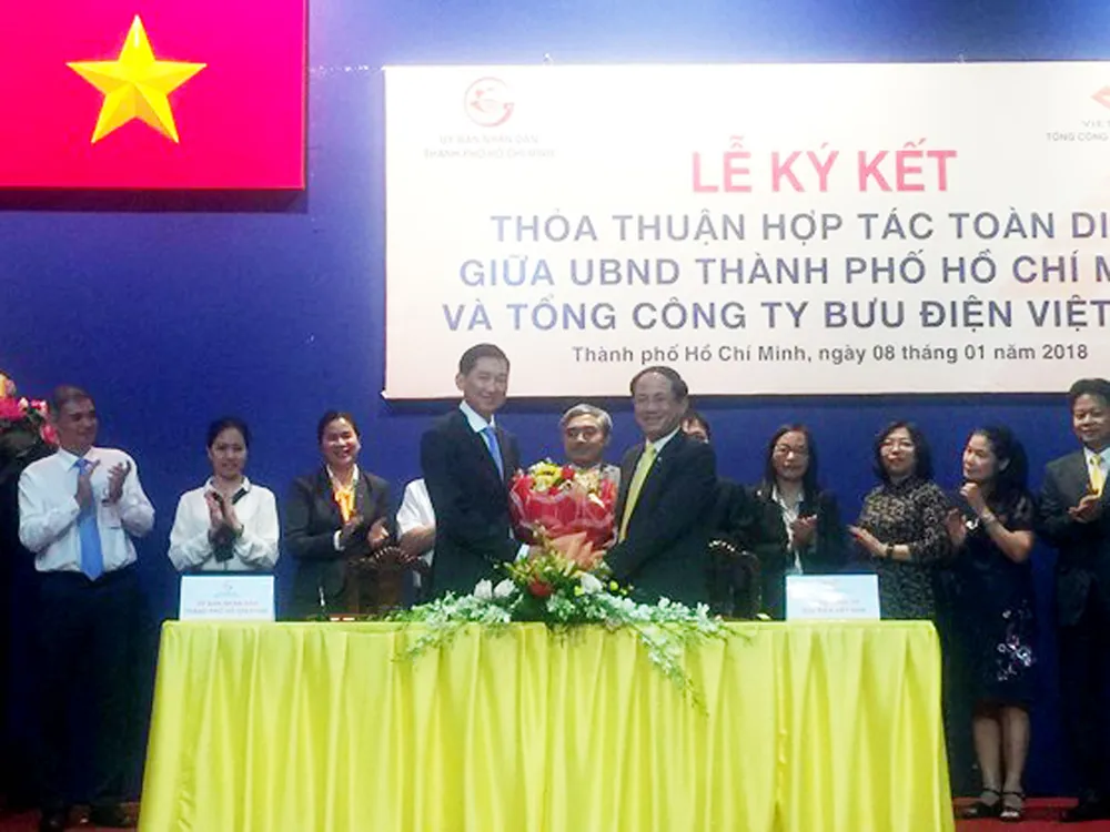 Người dân TPHCM không cần đến cơ quan công quyền, thủ tục hành chính vẫn xong ảnh 1