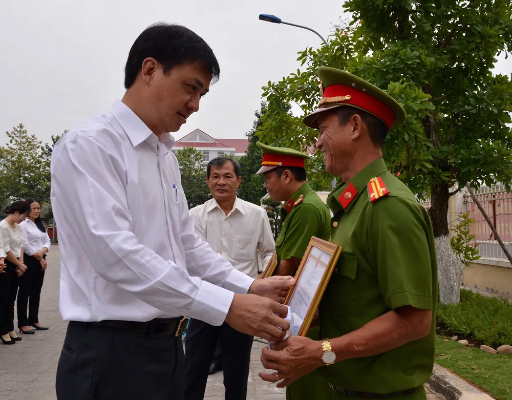 Thưởng “nóng” Công an quận 7 trong cao điểm tấn công tội phạm ảnh 1