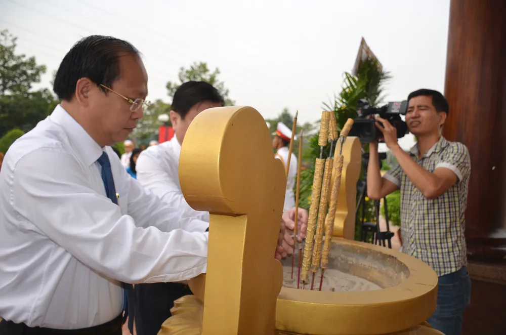 Tri ân người ngã xuống bằng cách làm cho đất nước đi lên ảnh 2