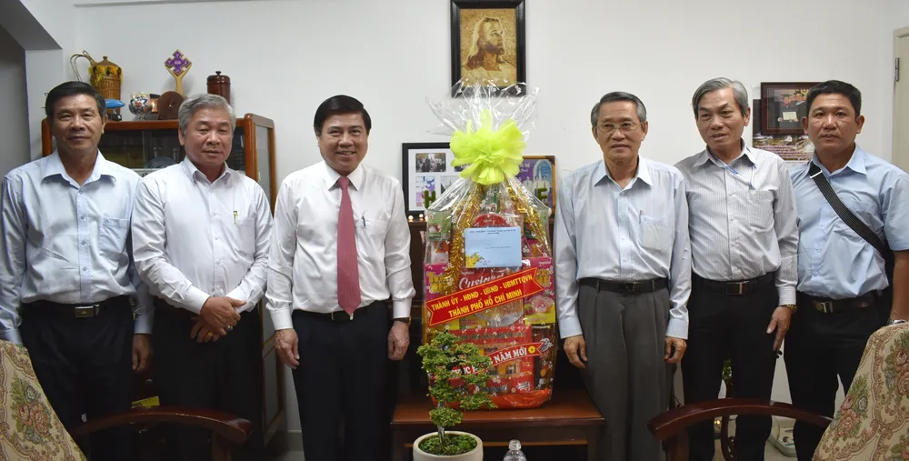 Chủ tịch UBND TPHCM chúc tết các chức sắc tôn giáo, nhân sĩ trí thức ảnh 3