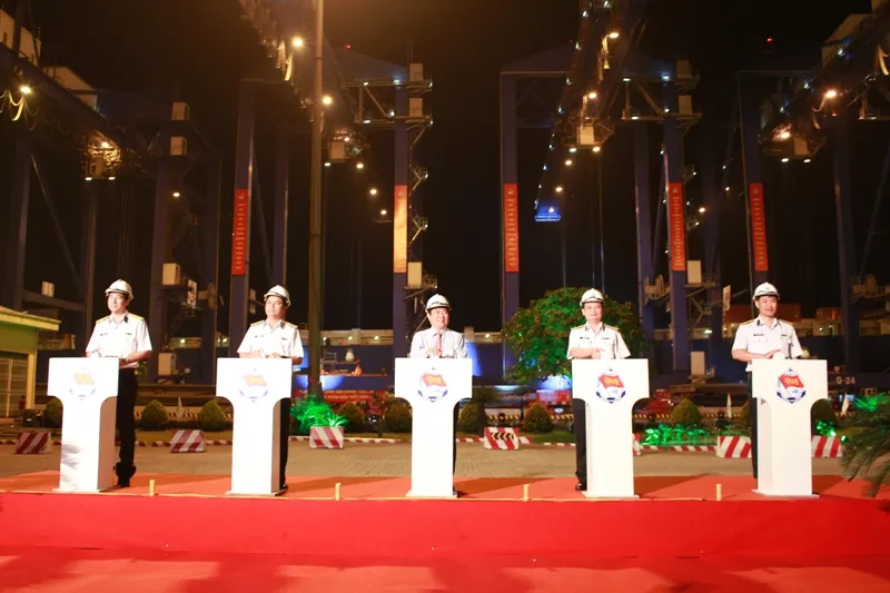 Chủ tịch UBND TPHCM thăm nơi mỗi năm chỉ nghỉ 3 tiếng để đón giao thừa ảnh 3