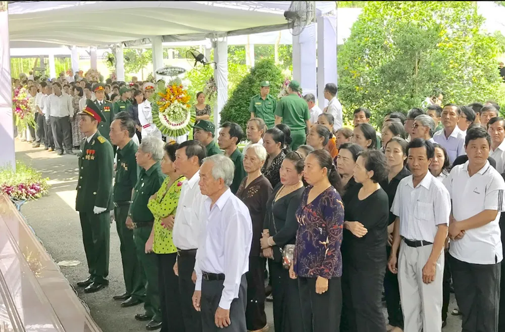 Nhiều gia đình trong cả nước đến viếng bác Sáu Khải tại tư gia ảnh 3