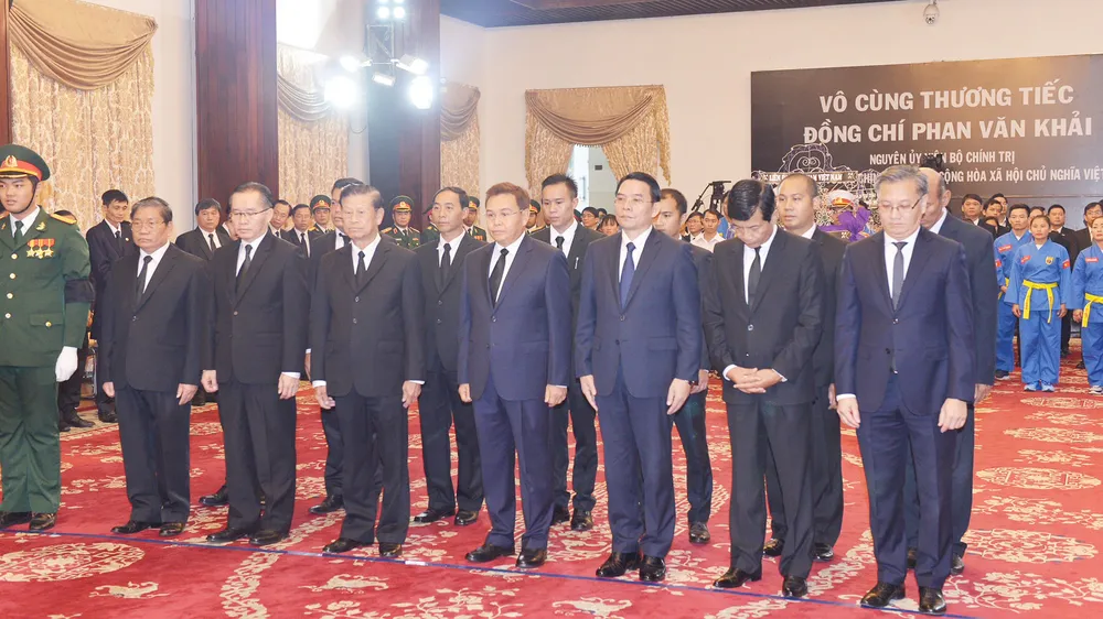 Nhiều đoàn ngoại giao đến viếng nguyên Thủ tướng Phan Văn Khải ảnh 11