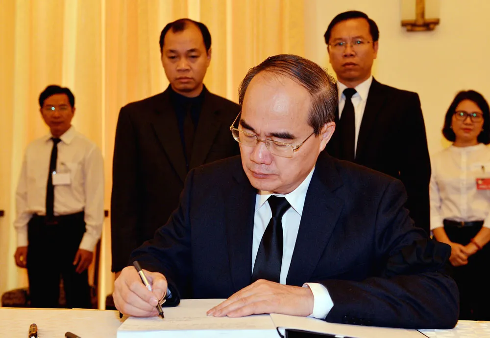 Ngày thứ hai cử hành lễ viếng nguyên Thủ tướng Phan Văn Khải ảnh 4