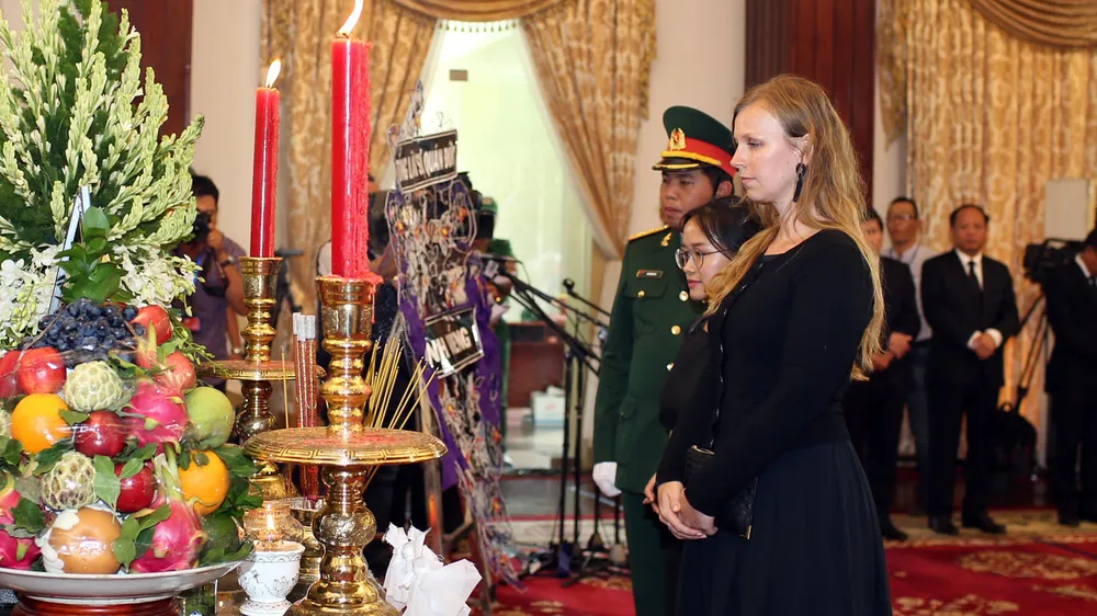 Nhiều đoàn ngoại giao đến viếng nguyên Thủ tướng Phan Văn Khải ảnh 19