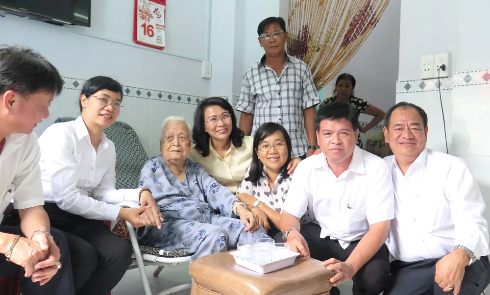 Tặng quà hơn 79.200 đối tượng chính sách nhân dịp 27-7 ảnh 1