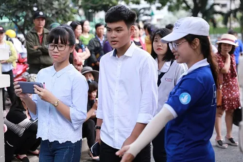 Đại học Luật TPHCM công bố điểm chuẩn 2018 ảnh 2