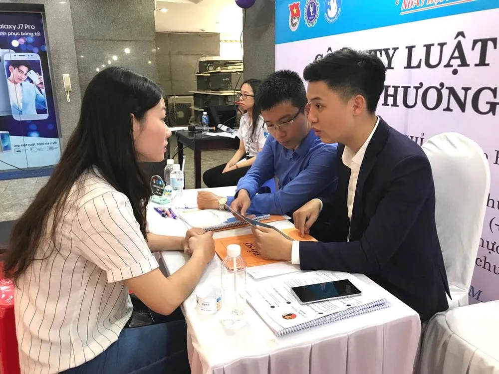 Đại học Luật TPHCM công bố tỷ lệ cử nhân có việc làm  ảnh 1