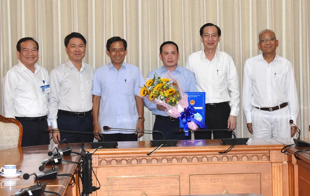  Sở Nội vụ TPHCM có 2 phó giám đốc mới ảnh 2